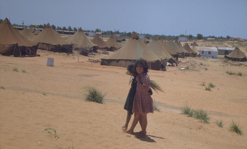 移民キャンプ「ベイト・リッド」のイエメン系ユダヤ人の子ども（1950年7月）